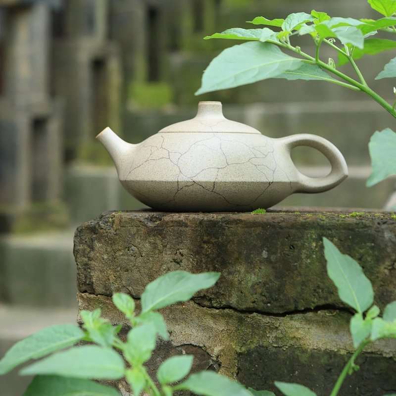 宜兴紫砂壶 | 冰纹石瓢_泥料：本山段泥_容量：380cc