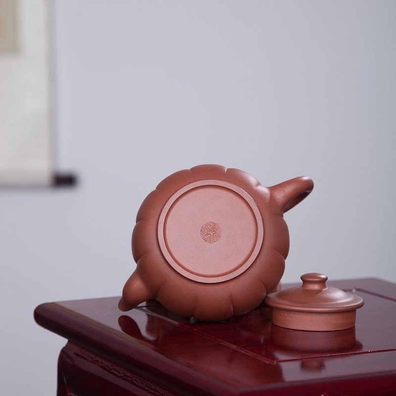 宜兴紫砂壶 | 一品清莲_泥料：紫泥_容量：350cc