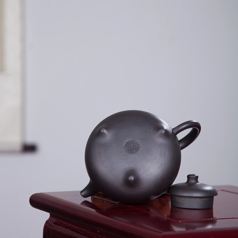 宜兴紫砂壶 | 乳鼎_泥料：紫泥捂灰_容量：380cc