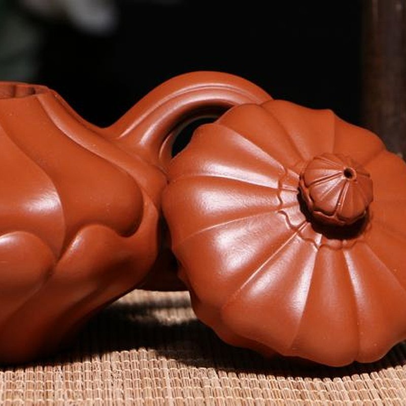 宜兴紫砂壶 | 合菱_泥料：大红袍_容量：320cc