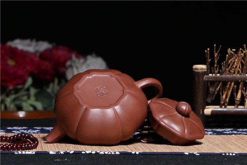 宜兴紫砂壶 | 葵仿古_泥料：紫泥_容量：260cc