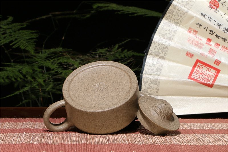 宜兴紫砂壶 | 姜公独钓_泥料：本山段泥_容量：230cc