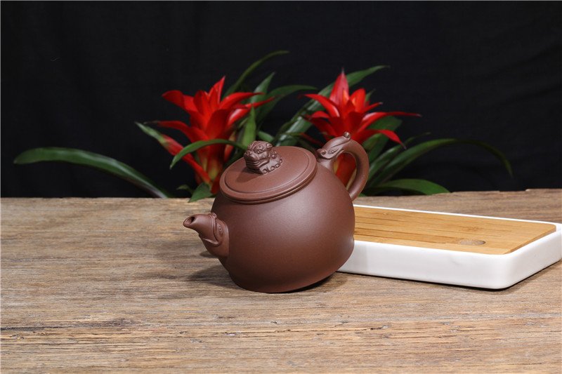 宜兴紫砂壶 | 醒狮_泥料：紫泥_容量：450cc