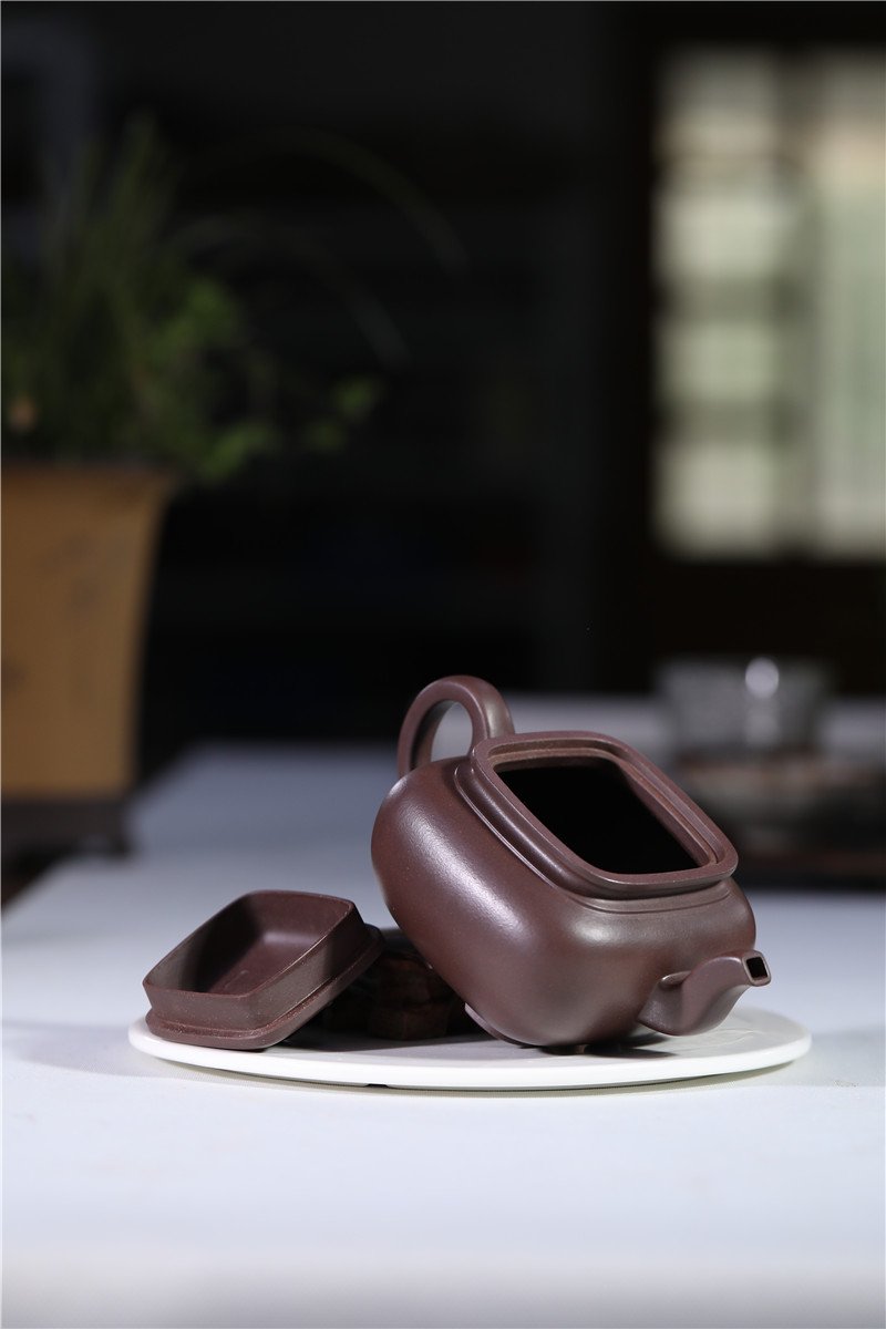 宜兴紫砂壶 | 卡盖方樽_泥料：紫泥_容量：300cc