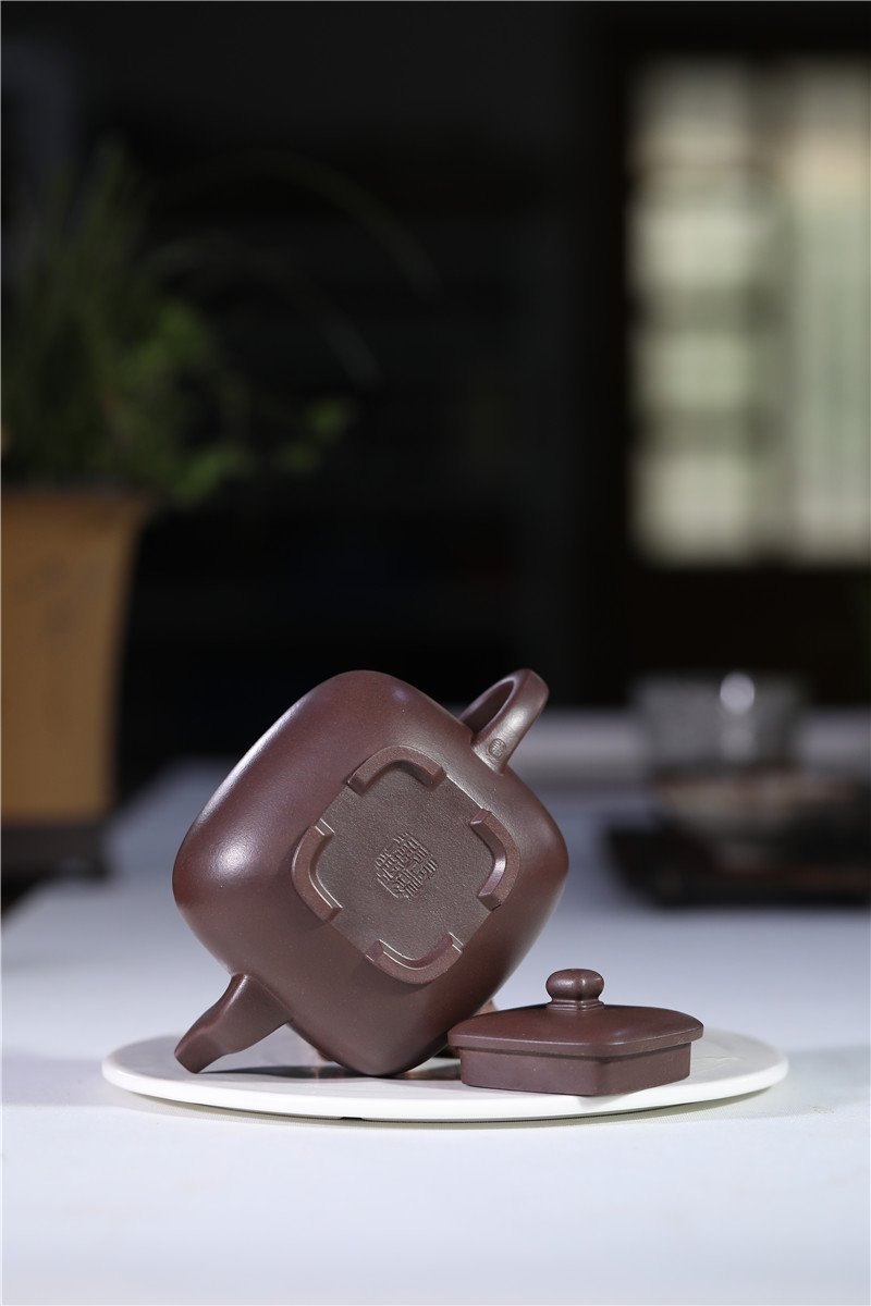 宜兴紫砂壶 | 卡盖方樽_泥料：紫泥_容量：300cc