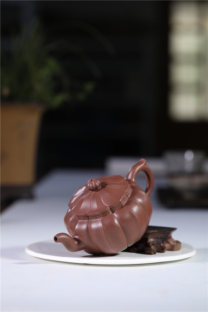 宜兴紫砂壶 | 菱花_泥料：底槽青_容量：230cc