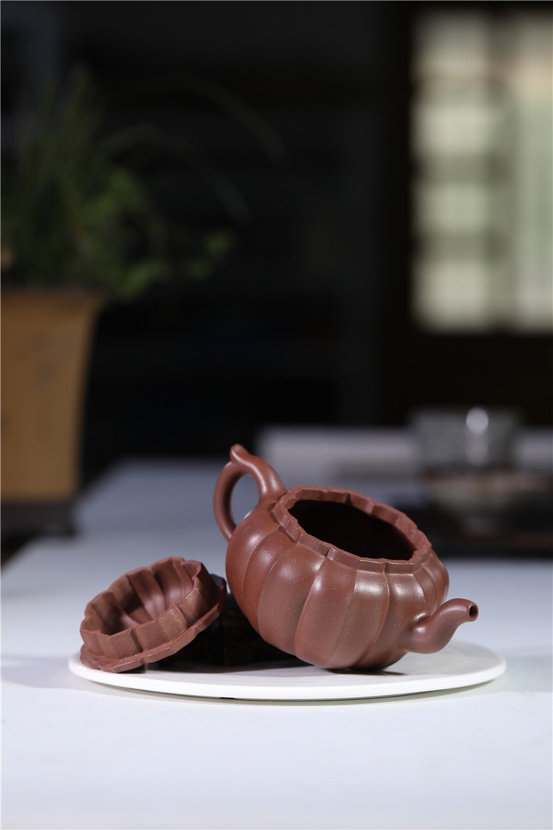 宜兴紫砂壶 | 菱花_泥料：底槽青_容量：230cc