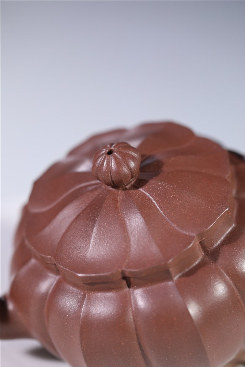 宜兴紫砂壶 | 菱花_泥料：底槽青_容量：230cc