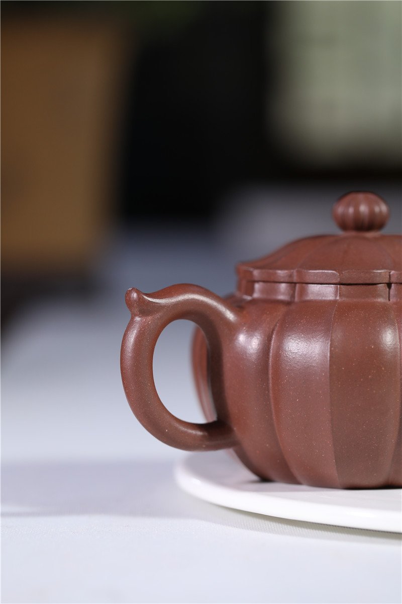 宜兴紫砂壶 | 菱花_泥料：底槽青_容量：230cc
