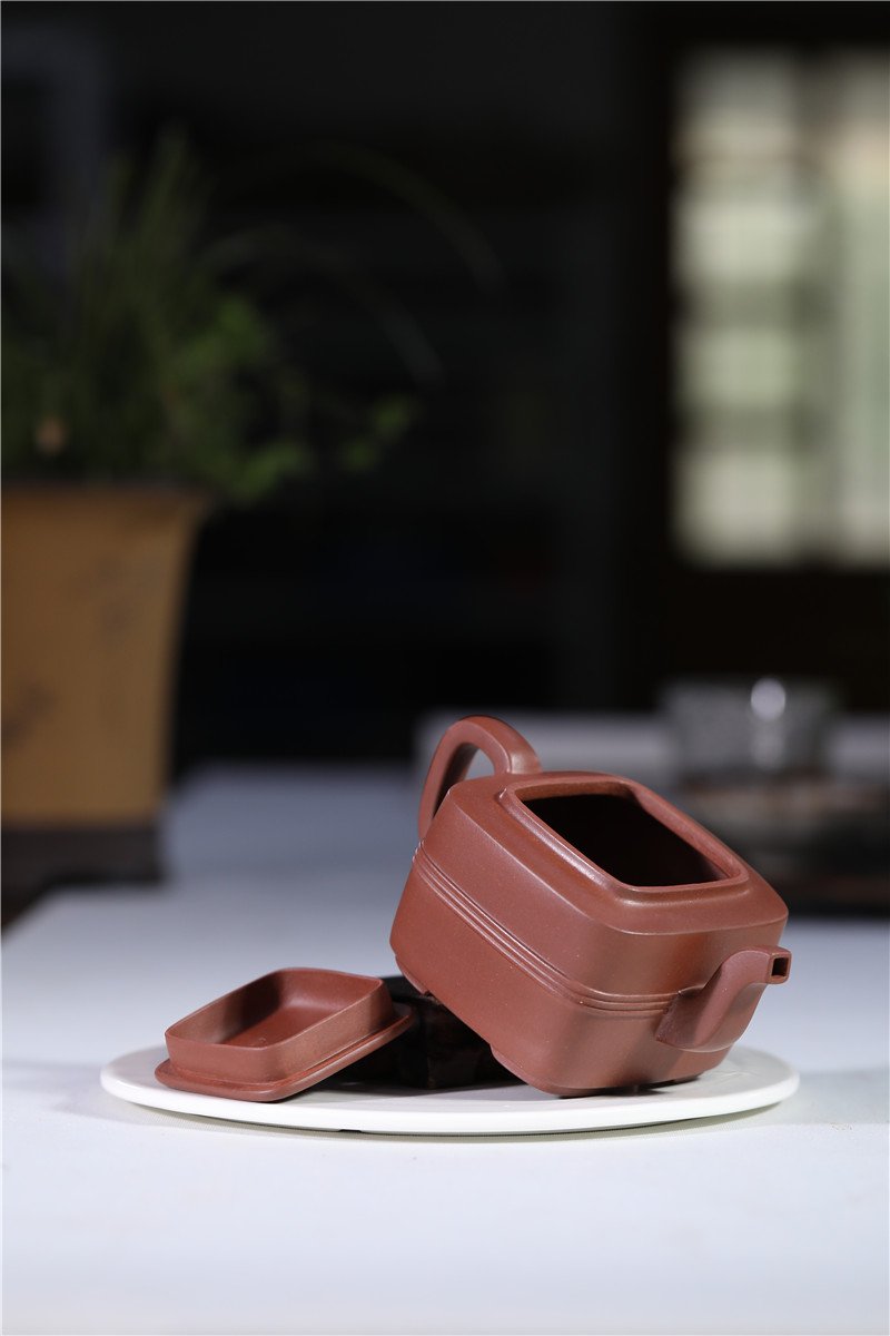 宜兴紫砂壶 | 四方腰线_泥料：紫泥_容量：250cc