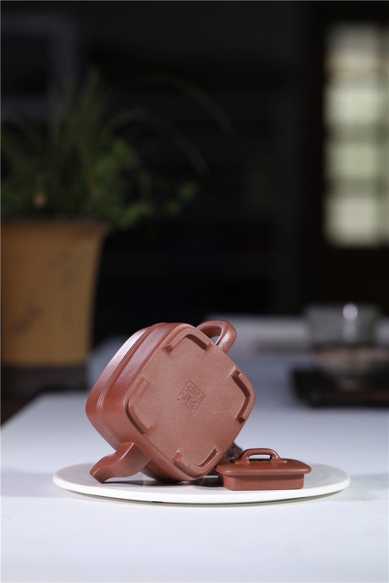 宜兴紫砂壶 | 四方腰线_泥料：紫泥_容量：250cc