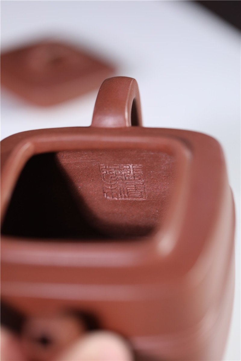 宜兴紫砂壶 | 四方腰线_泥料：紫泥_容量：250cc