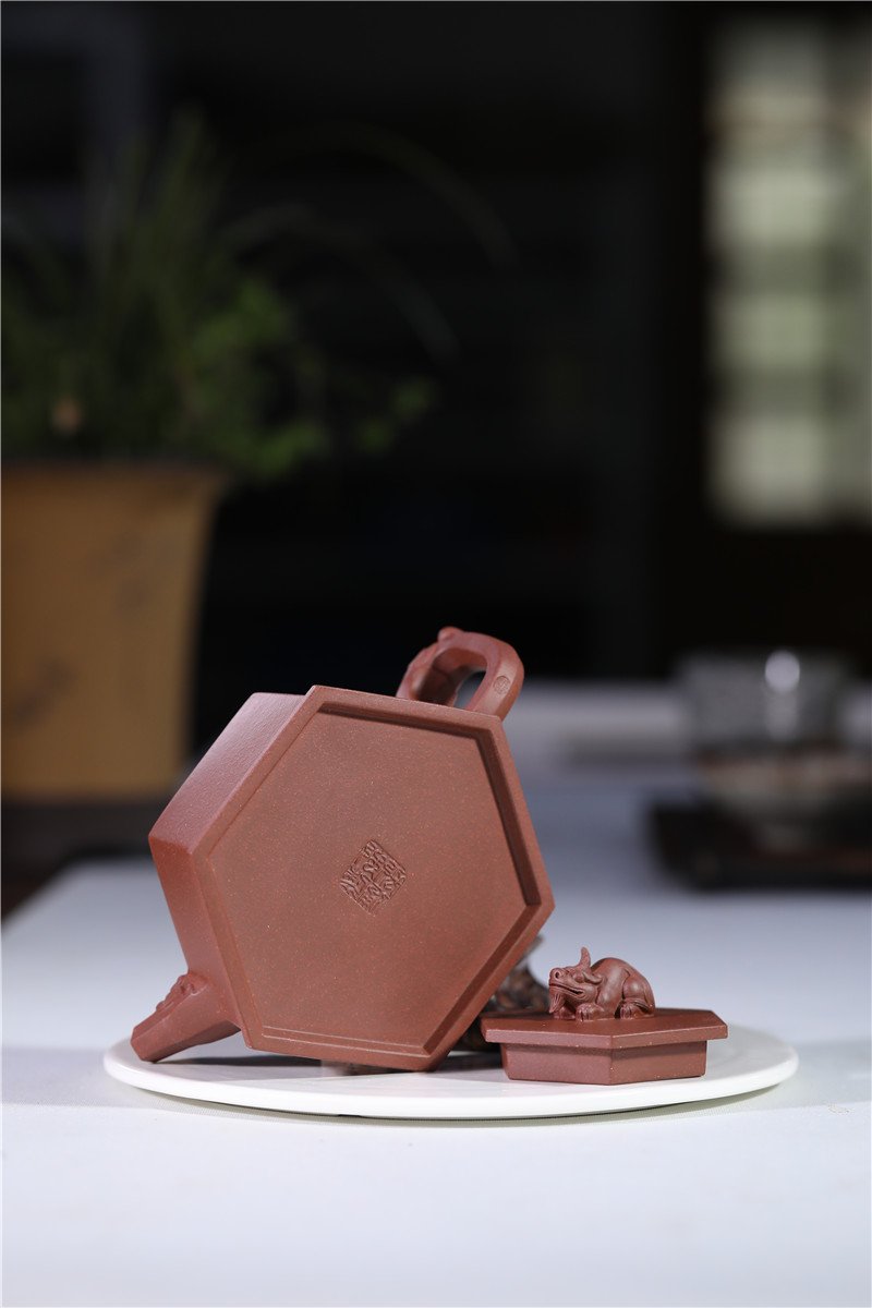 宜兴紫砂壶 | 威震八方_泥料:底槽青_容量：280cc