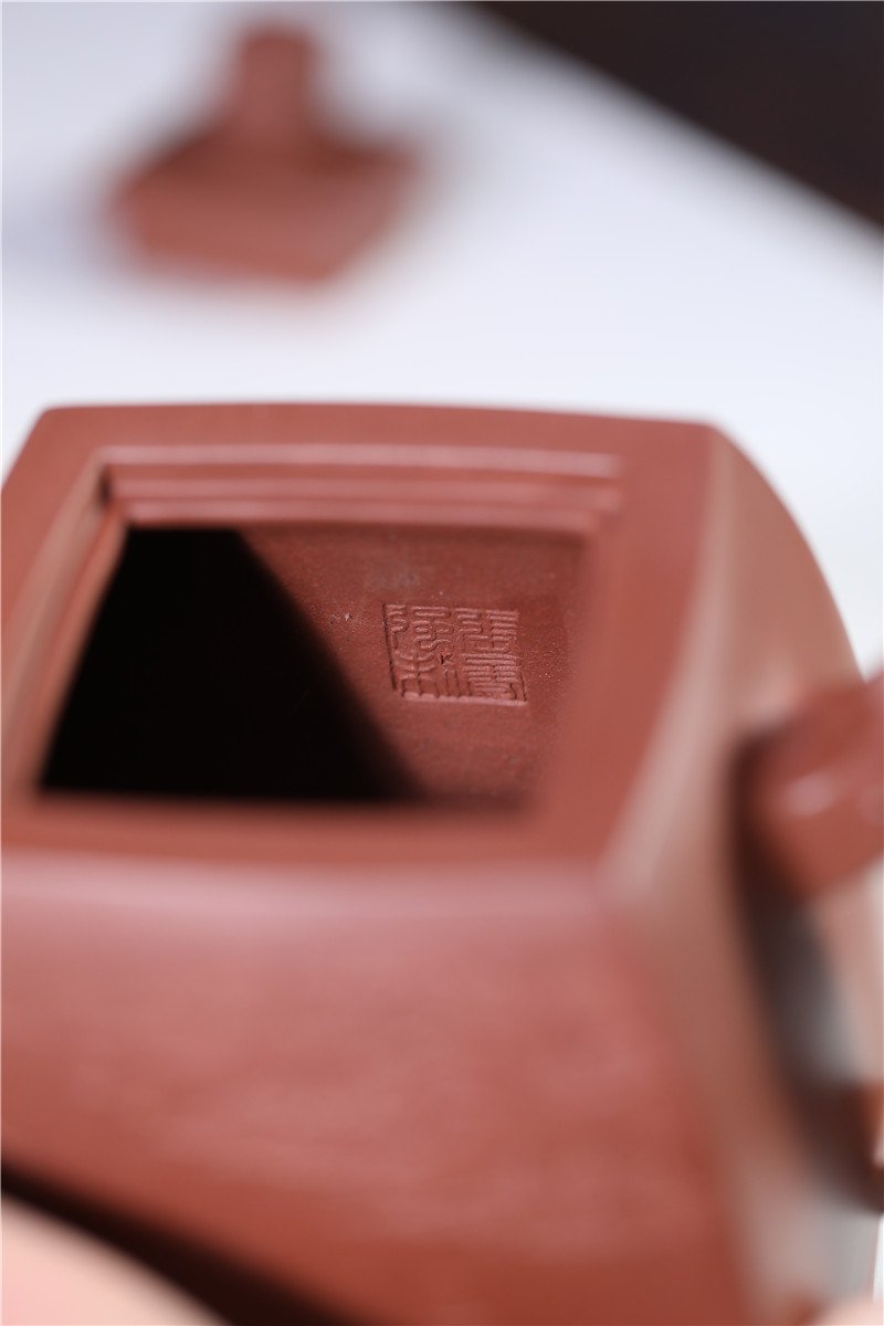 宜兴紫砂壶 | 四方青玉_泥料：紫泥_容量：700cc