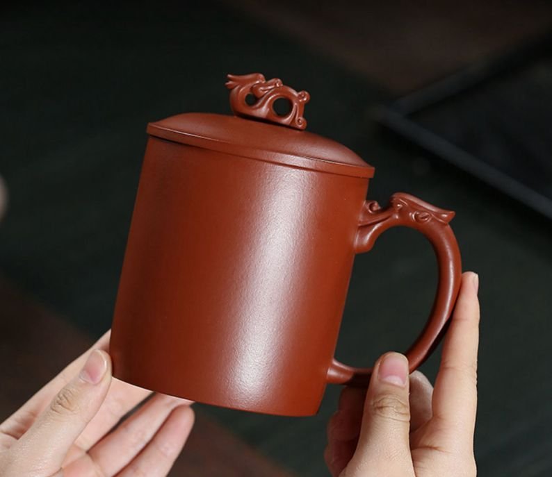 宜兴紫砂杯 | 龙行天下杯_泥料：大红袍_容量：460cc