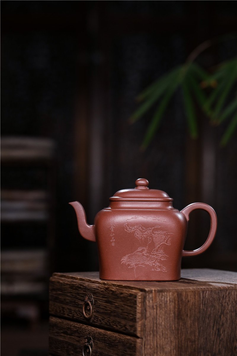 宜兴紫砂壶 | 敦方_泥料：紫泥_容量：550cc