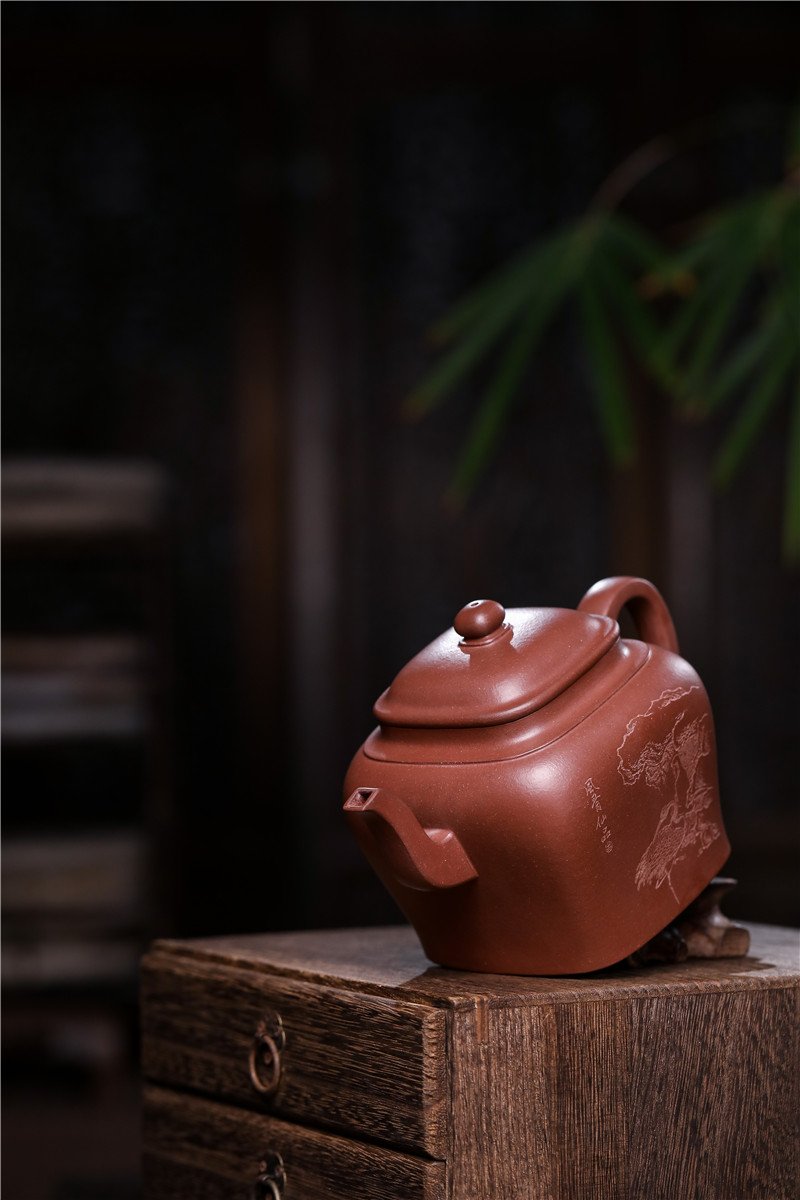 宜兴紫砂壶 | 敦方_泥料：紫泥_容量：550cc