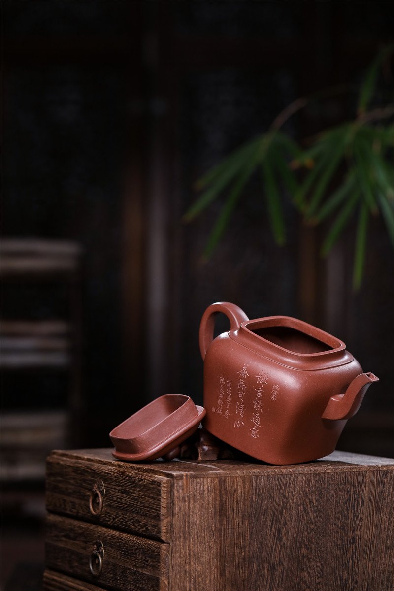 宜兴紫砂壶 | 敦方_泥料：紫泥_容量：550cc