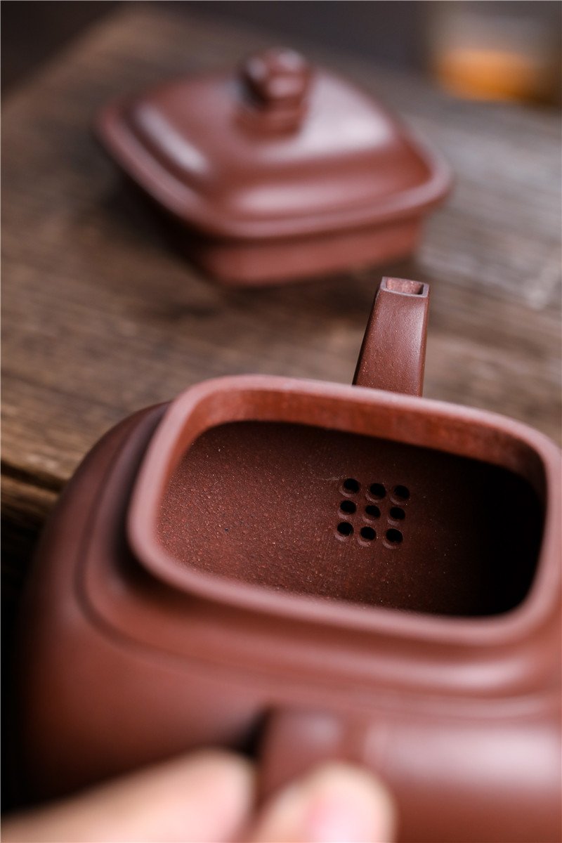 宜兴紫砂壶 | 敦方_泥料：紫泥_容量：550cc