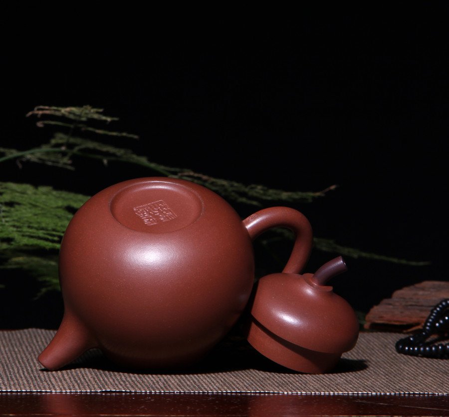 宜兴紫砂壶 I 梨式_泥料：紫泥_容量：260cc