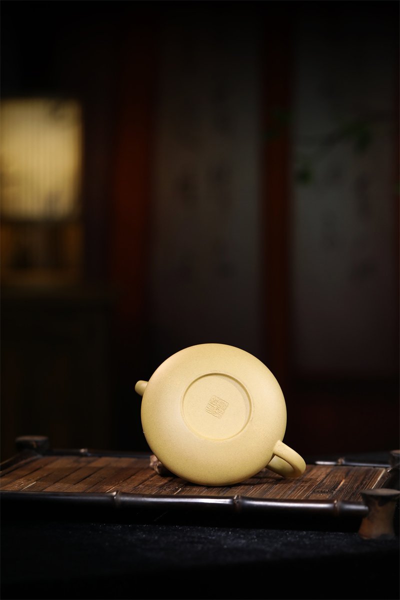 宜兴紫砂壶 I 韵瓢_泥料：金黄段泥_容量：270cc