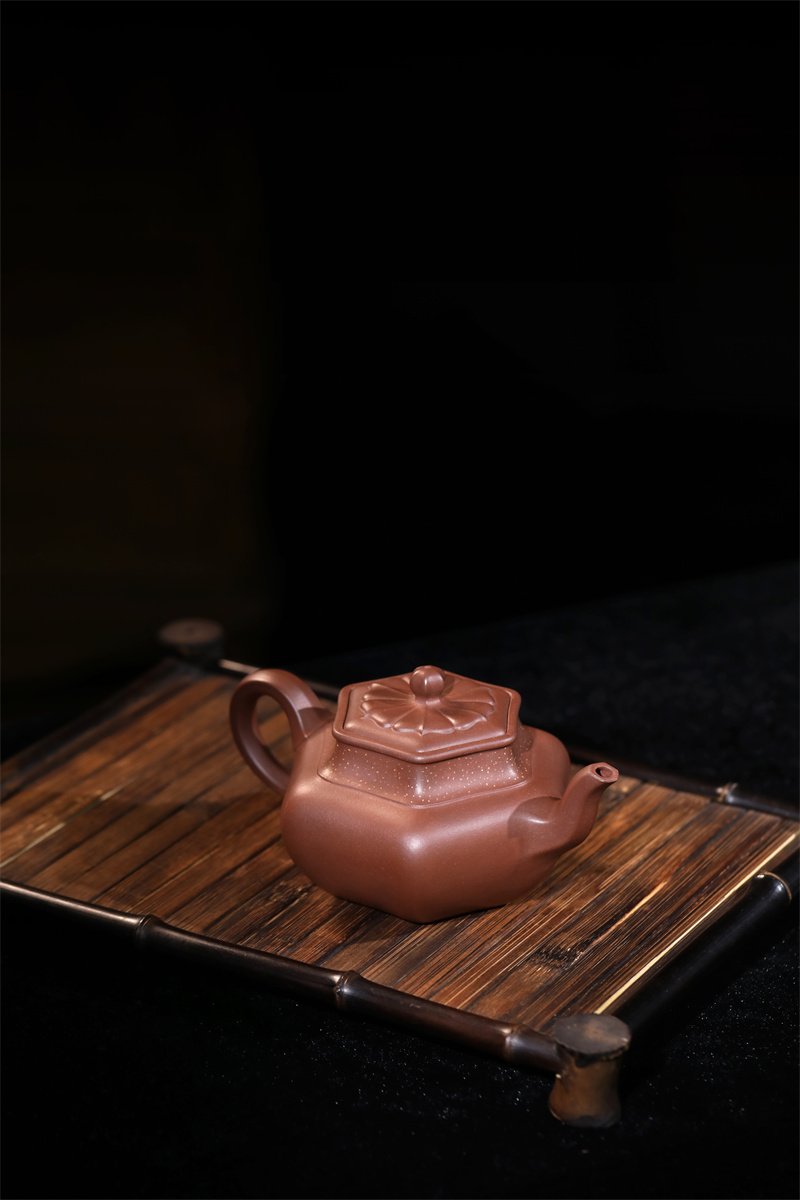 宜兴紫砂壶 I 六方花蕾_泥料：紫泥_容量：300cc