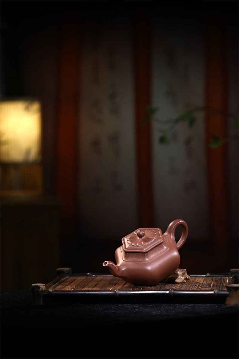 宜兴紫砂壶 I 六方花蕾_泥料：紫泥_容量：300cc