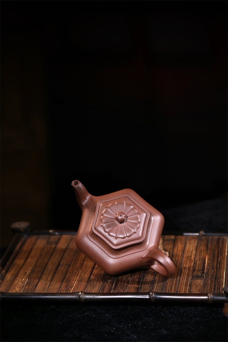 宜兴紫砂壶 I 六方花蕾_泥料：紫泥_容量：300cc