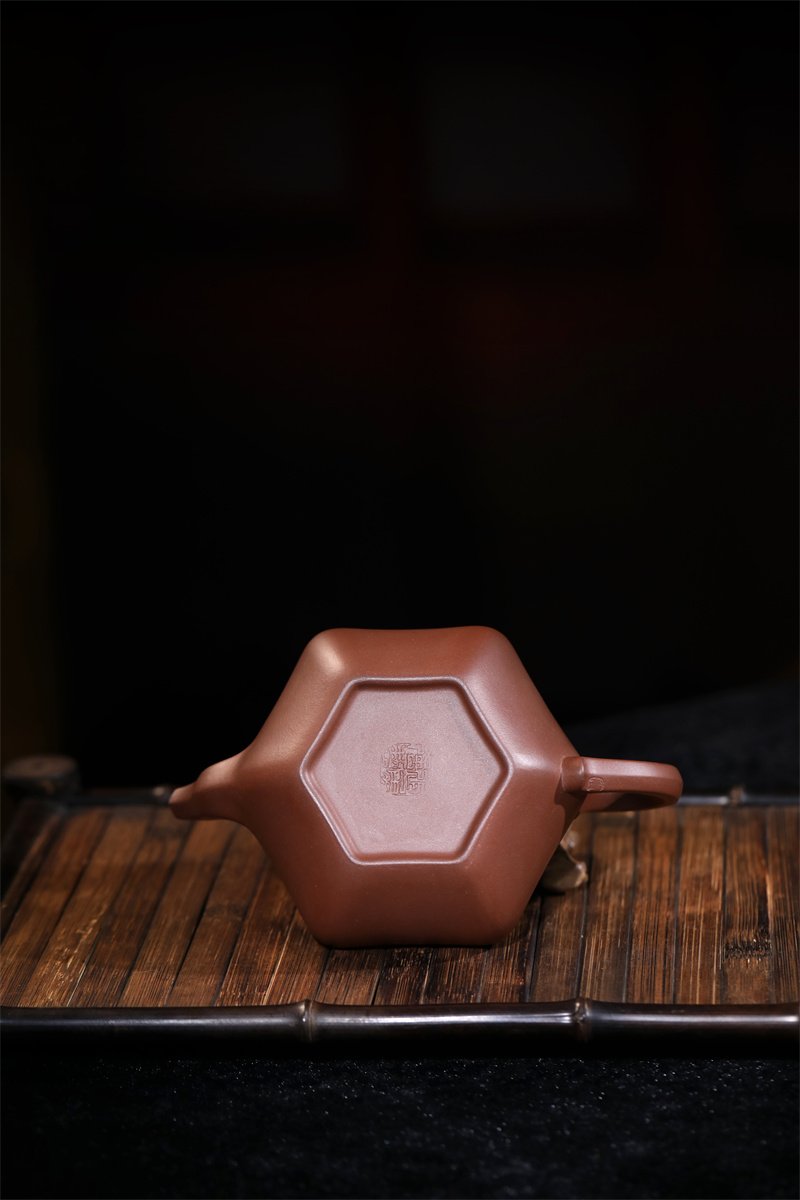 宜兴紫砂壶 I 六方花蕾_泥料：紫泥_容量：300cc