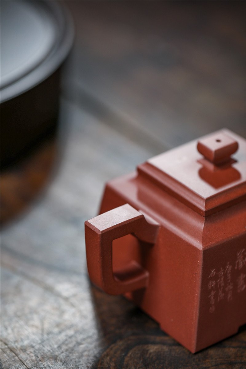 宜兴紫砂壶 I 君方 _泥料：紫泥 _ 容量：300cc