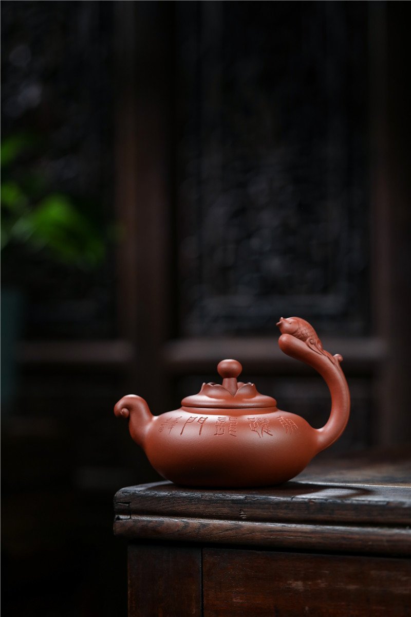 宜兴紫砂壶 I 龙门一跃 _ 泥料：红清水泥 _ 容量：350cc