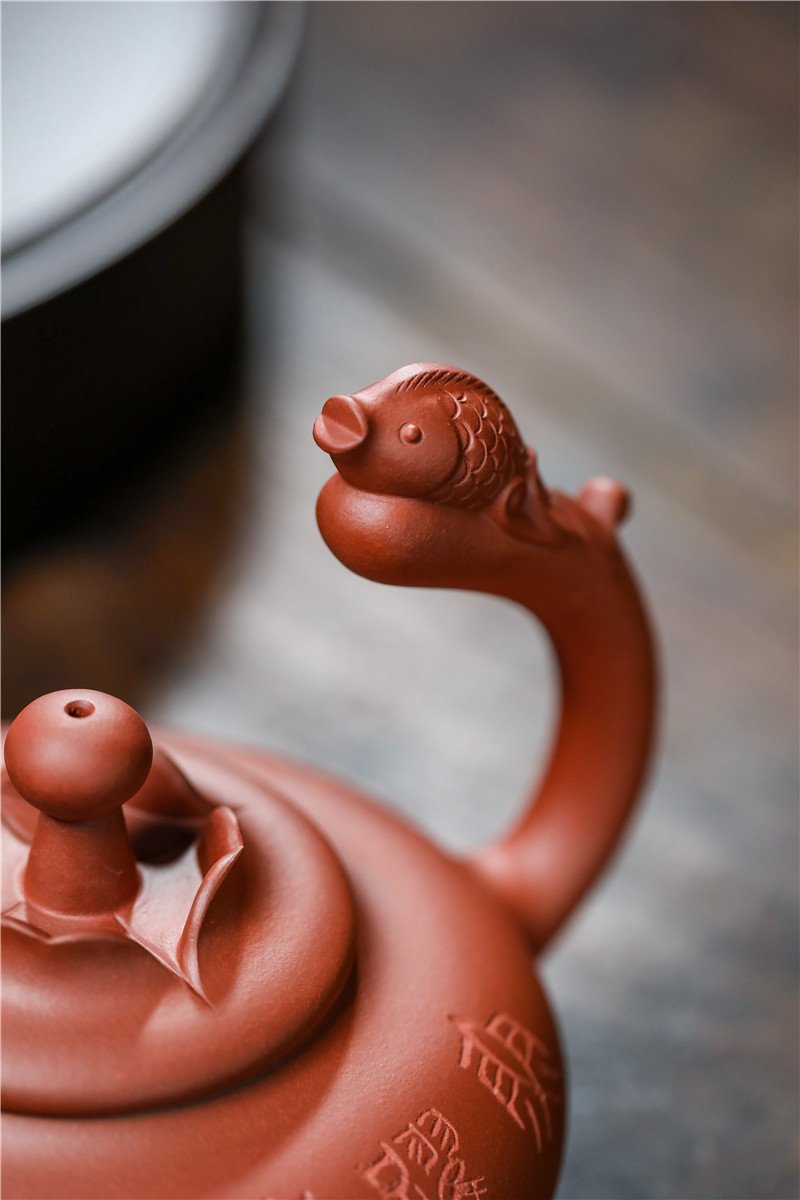 宜兴紫砂壶 I 龙门一跃 _ 泥料：红清水泥 _ 容量：350cc