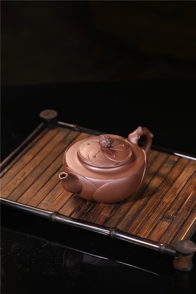 宜兴紫砂壶 I 梅花三弄 _ 泥料：老紫泥 _ 容量：300cc