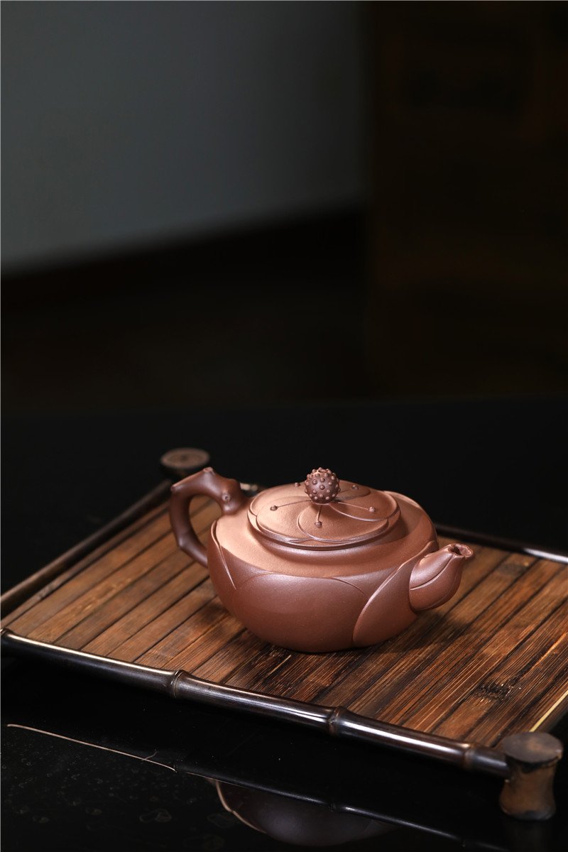 宜兴紫砂壶 I 梅花三弄 _ 泥料：老紫泥 _ 容量：300cc