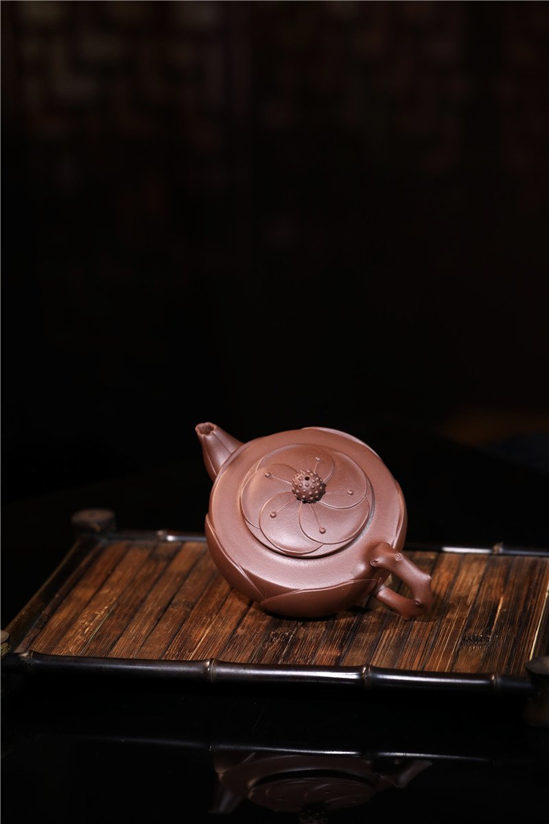 宜兴紫砂壶 I 梅花三弄 _ 泥料：老紫泥 _ 容量：300cc